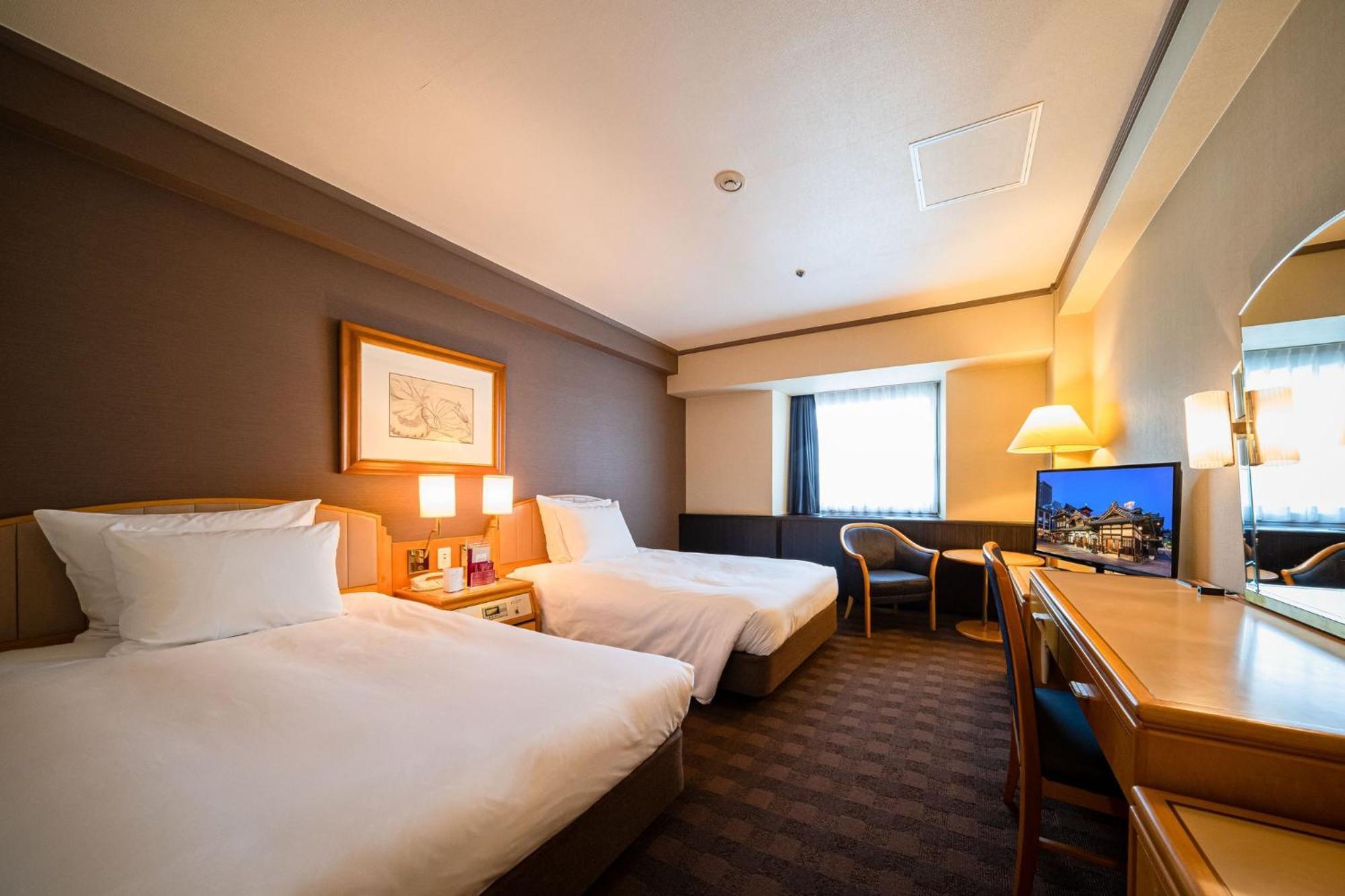 Готель Ana Crowne Plaza Matsuyama By Ihg Екстер'єр фото