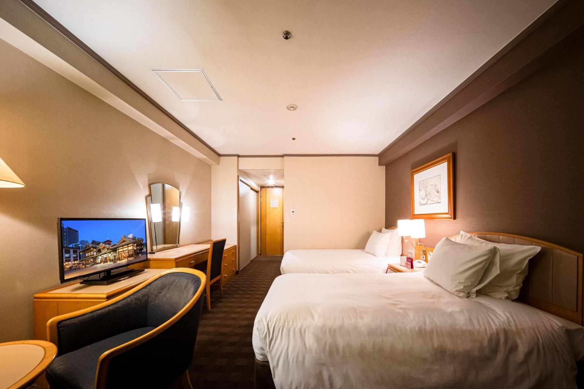 Готель Ana Crowne Plaza Matsuyama By Ihg Екстер'єр фото