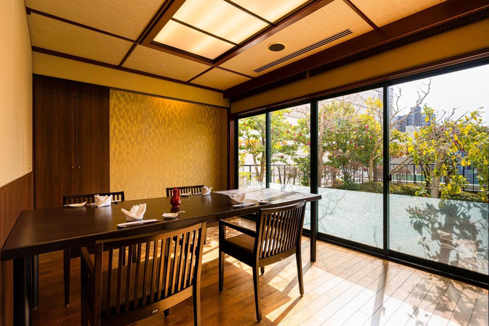 Готель Ana Crowne Plaza Matsuyama By Ihg Екстер'єр фото